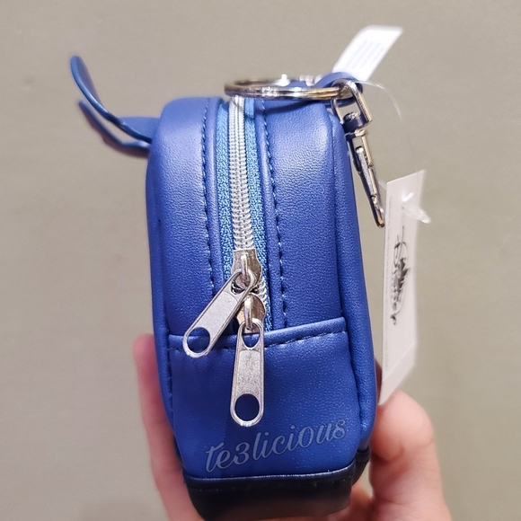 DISNEY PARKS STITCH COIN POUCH KEYCHAIN - Picture 5 of 7